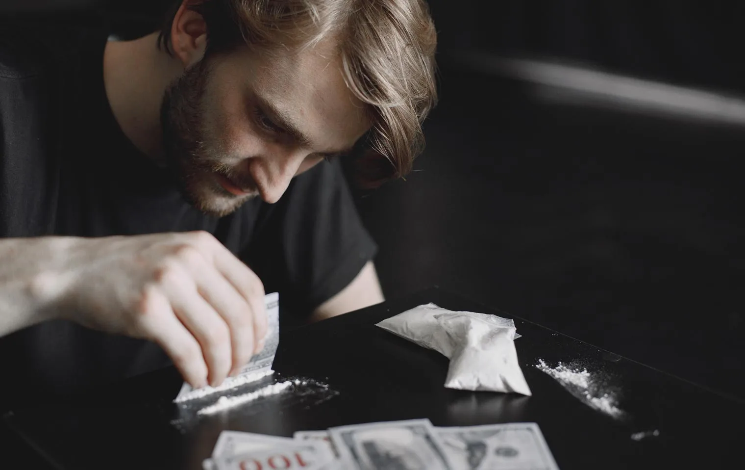 Can cocaine kill you? A man chops up lines of coke and does not know the risks involved