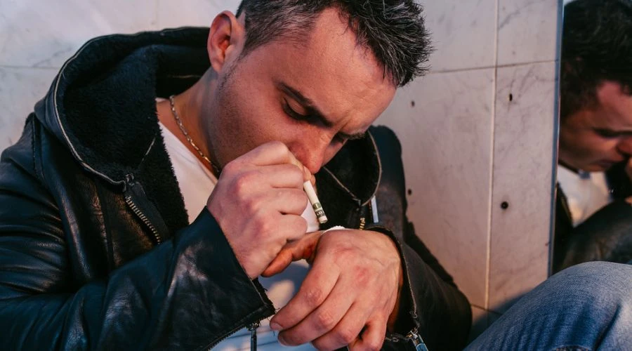 Reasons Cocaine Can Have a Smell Like Gasoline